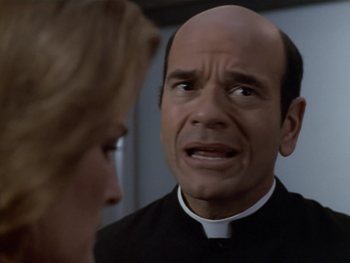 extant_StarTrek_VOY_6x11-FairHaven_03016.jpg
