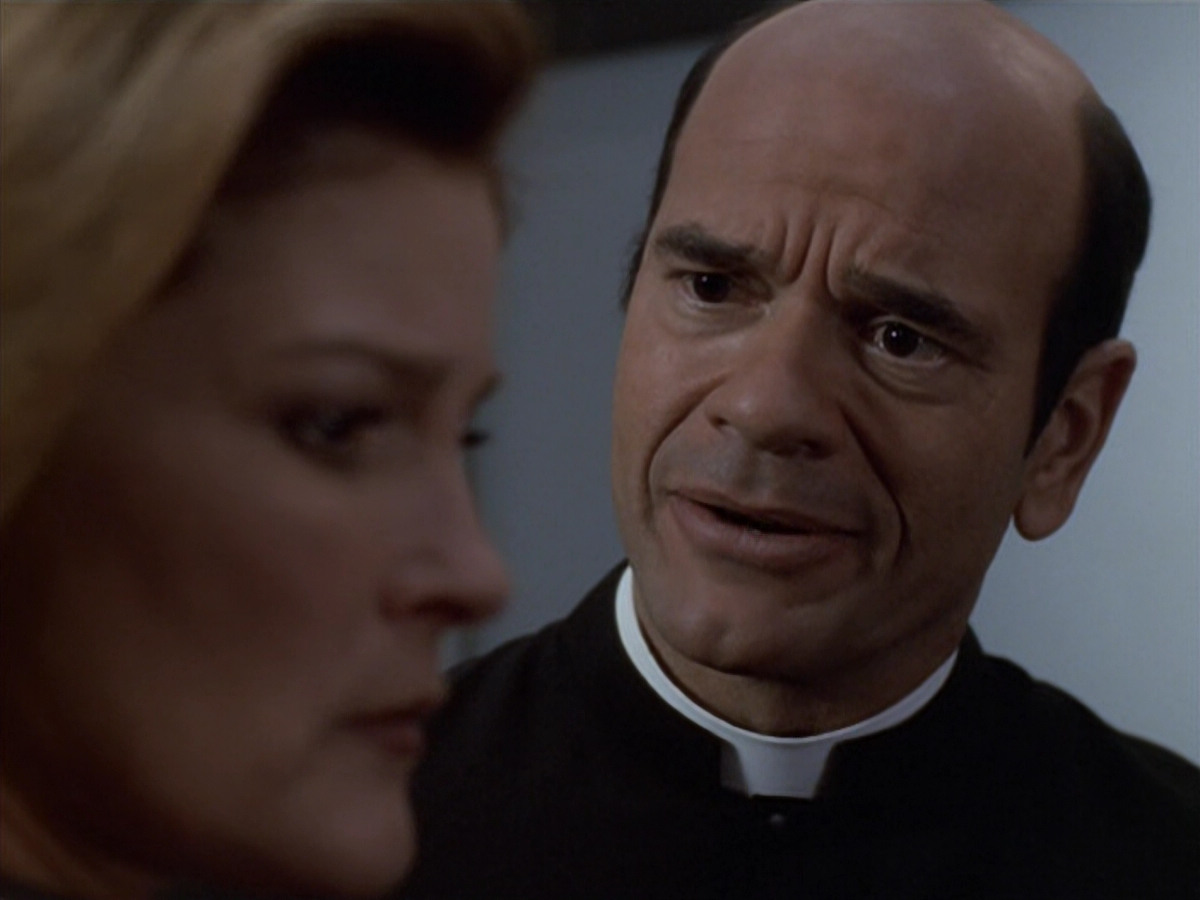 extant_StarTrek_VOY_6x11-FairHaven_03019.jpg