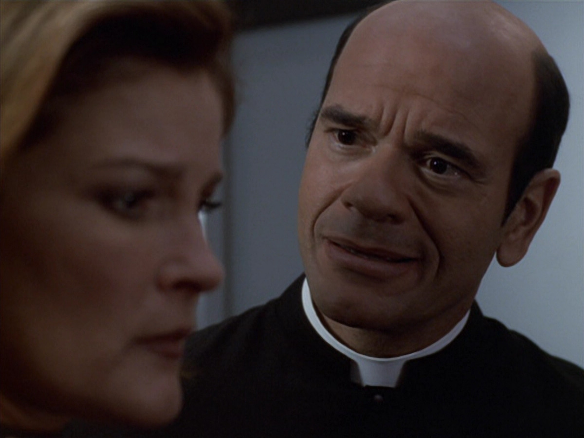 extant_StarTrek_VOY_6x11-FairHaven_03020.jpg
