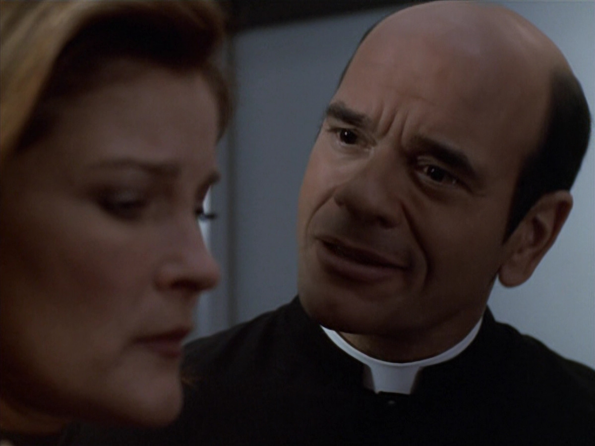 extant_StarTrek_VOY_6x11-FairHaven_03021.jpg
