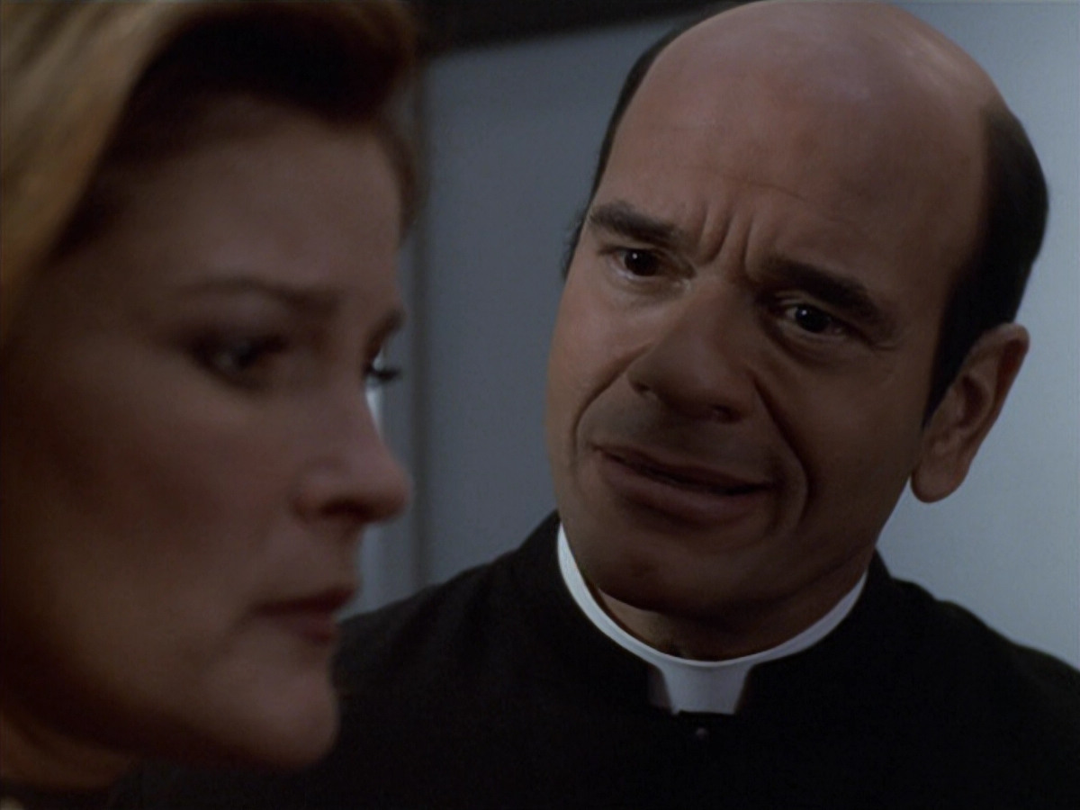extant_StarTrek_VOY_6x11-FairHaven_03022.jpg