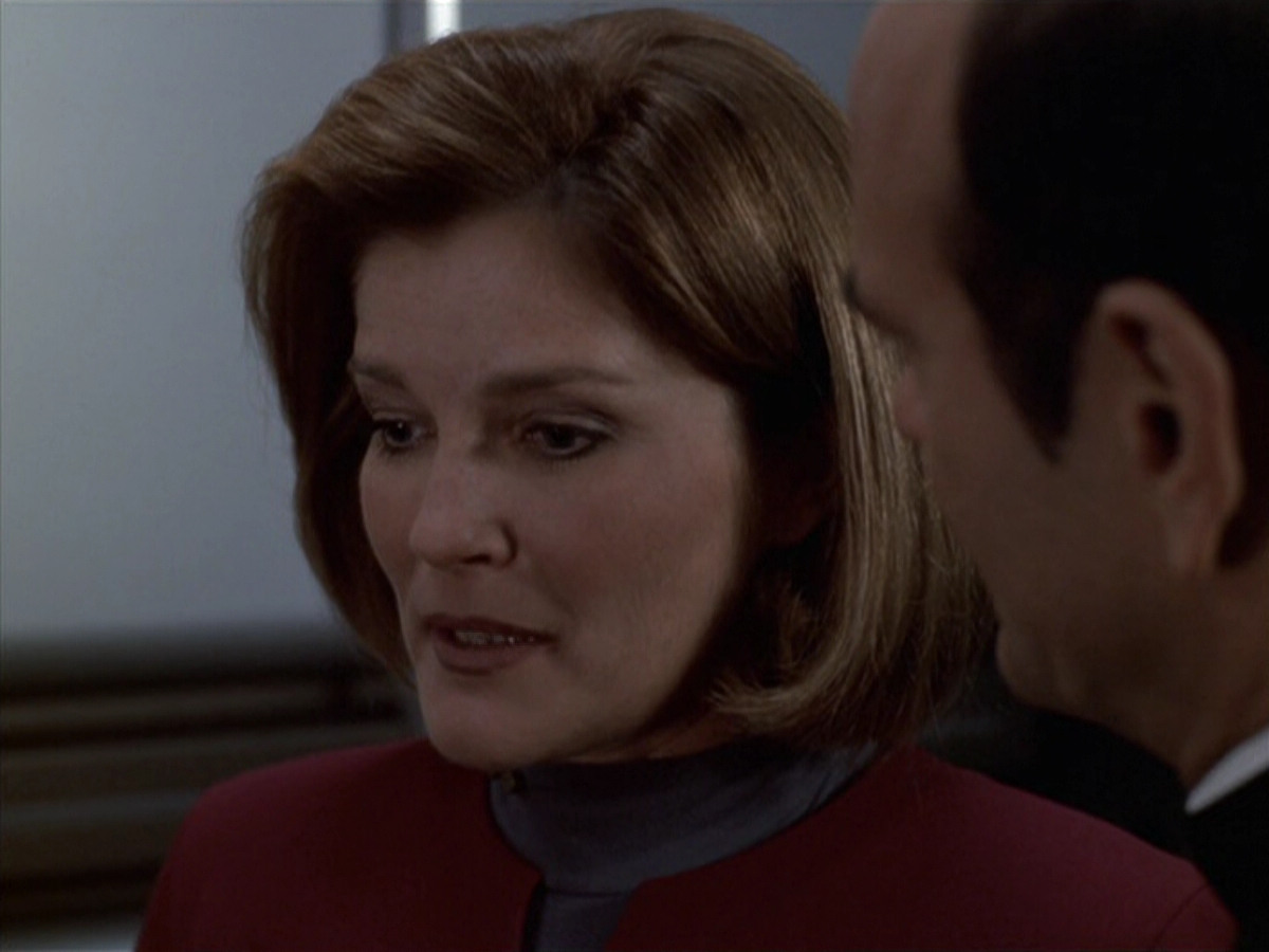 extant_StarTrek_VOY_6x11-FairHaven_03028.jpg