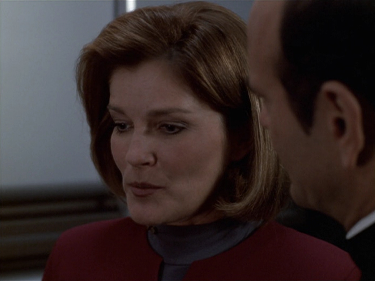 extant_StarTrek_VOY_6x11-FairHaven_03029.jpg