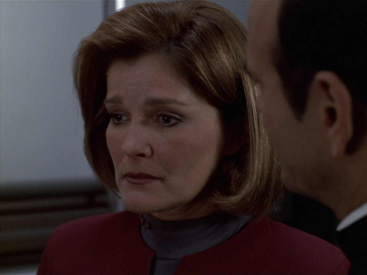 extant_StarTrek_VOY_6x11-FairHaven_03038.jpg
