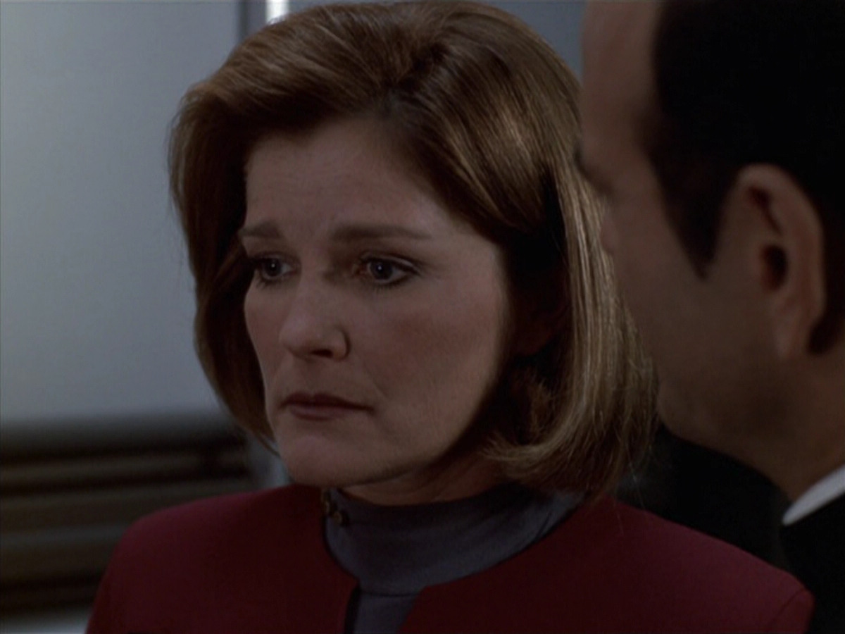 extant_StarTrek_VOY_6x11-FairHaven_03040.jpg