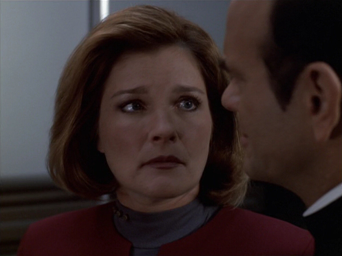 extant_StarTrek_VOY_6x11-FairHaven_03066.jpg