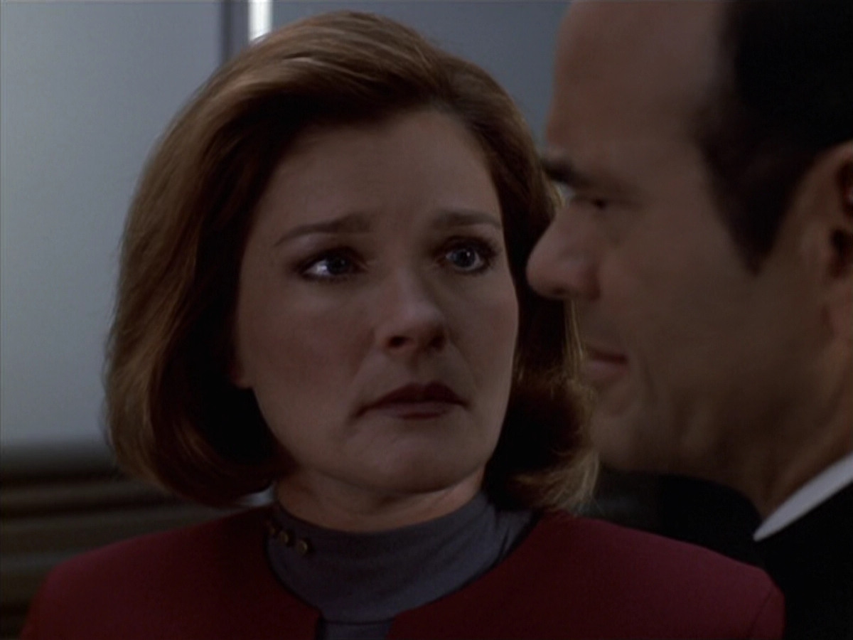 extant_StarTrek_VOY_6x11-FairHaven_03067.jpg