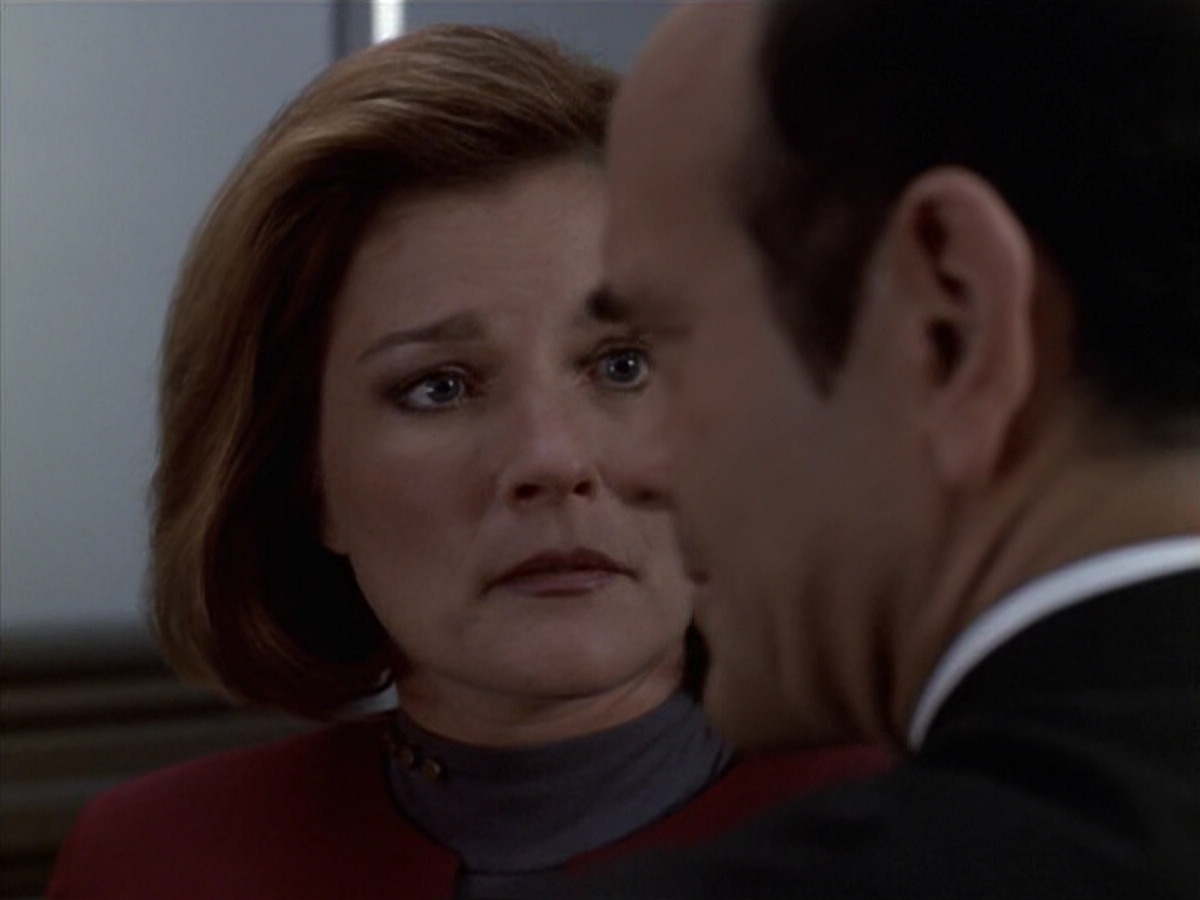 extant_StarTrek_VOY_6x11-FairHaven_03069.jpg