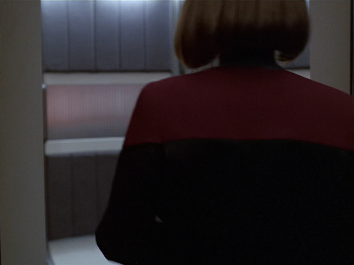 extant_StarTrek_VOY_6x11-FairHaven_03072.jpg