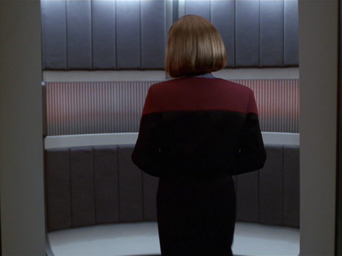 extant_StarTrek_VOY_6x11-FairHaven_03074.jpg