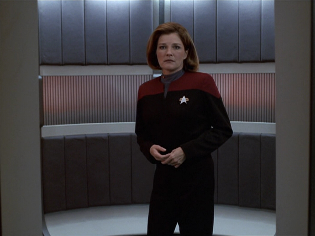 extant_StarTrek_VOY_6x11-FairHaven_03076.jpg