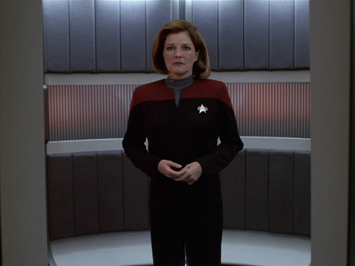 extant_StarTrek_VOY_6x11-FairHaven_03077.jpg