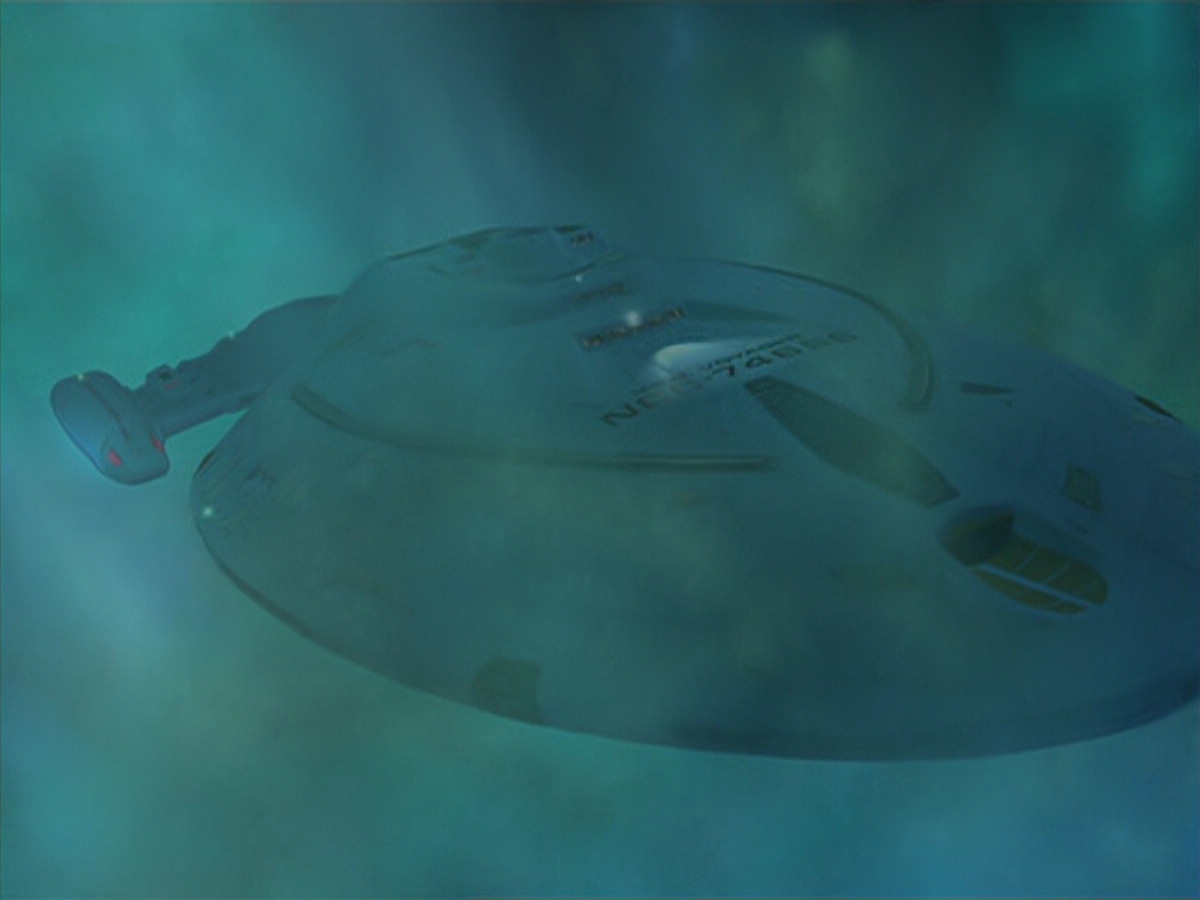 extant_StarTrek_VOY_6x11-FairHaven_03085.jpg