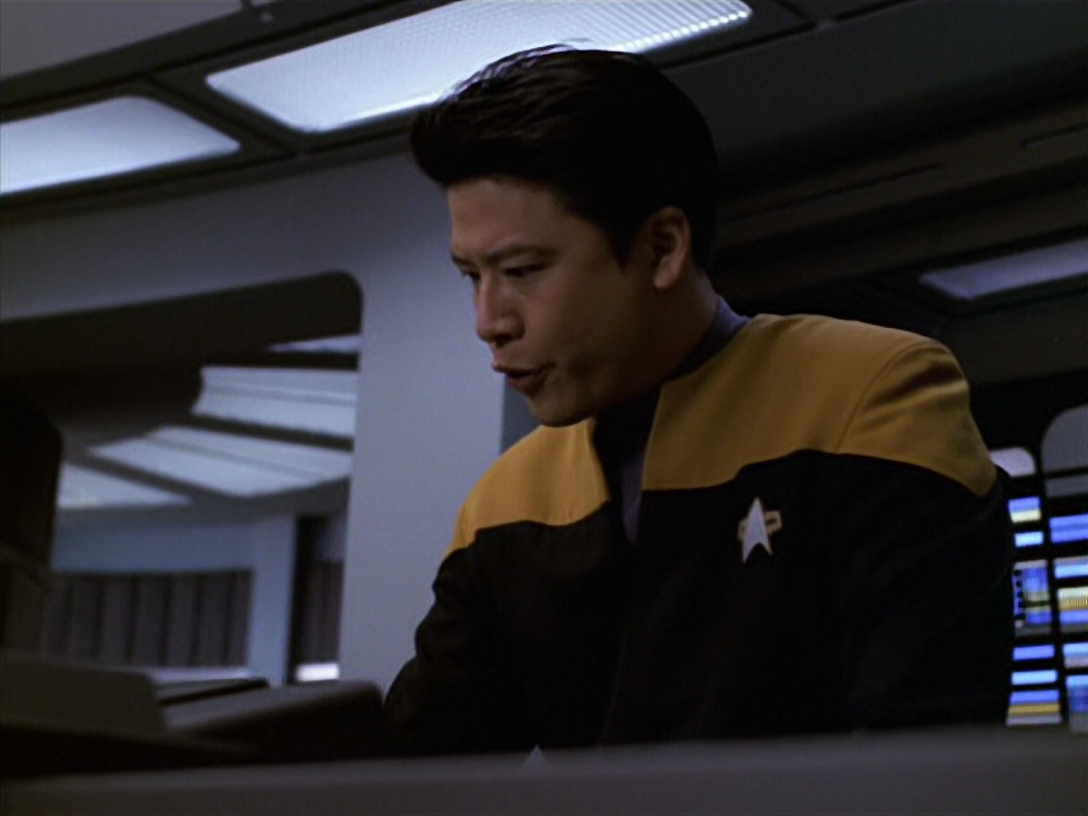 extant_StarTrek_VOY_6x11-FairHaven_03093.jpg