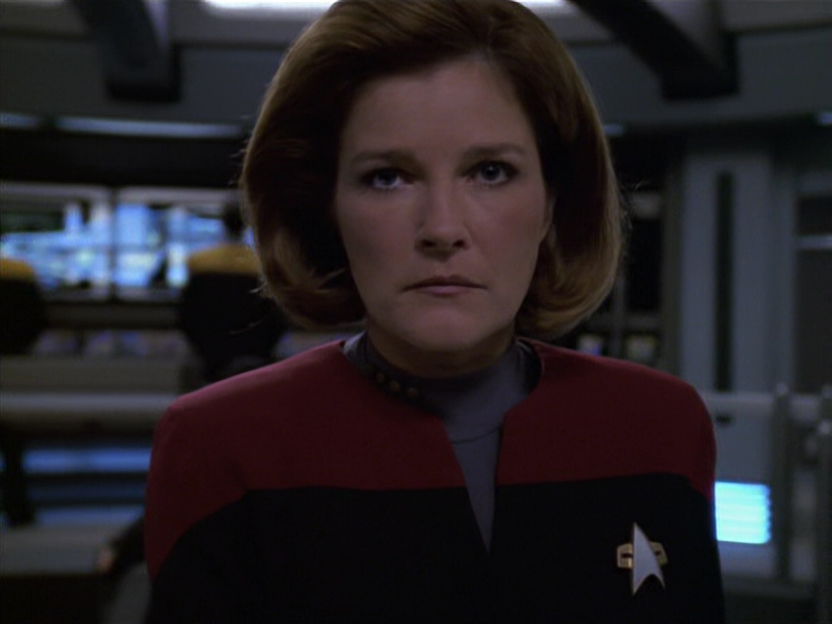 extant_StarTrek_VOY_6x11-FairHaven_03095.jpg