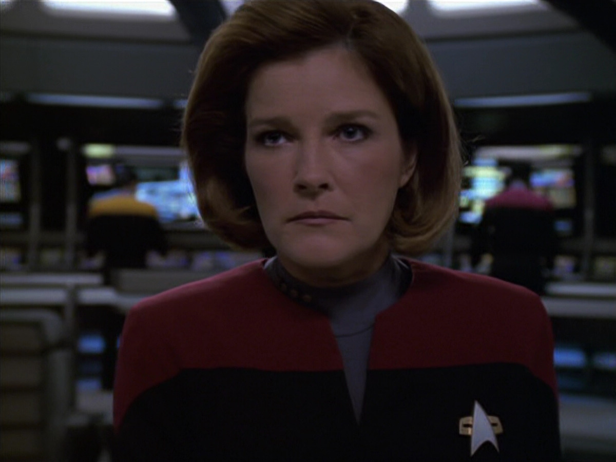 extant_StarTrek_VOY_6x11-FairHaven_03096.jpg