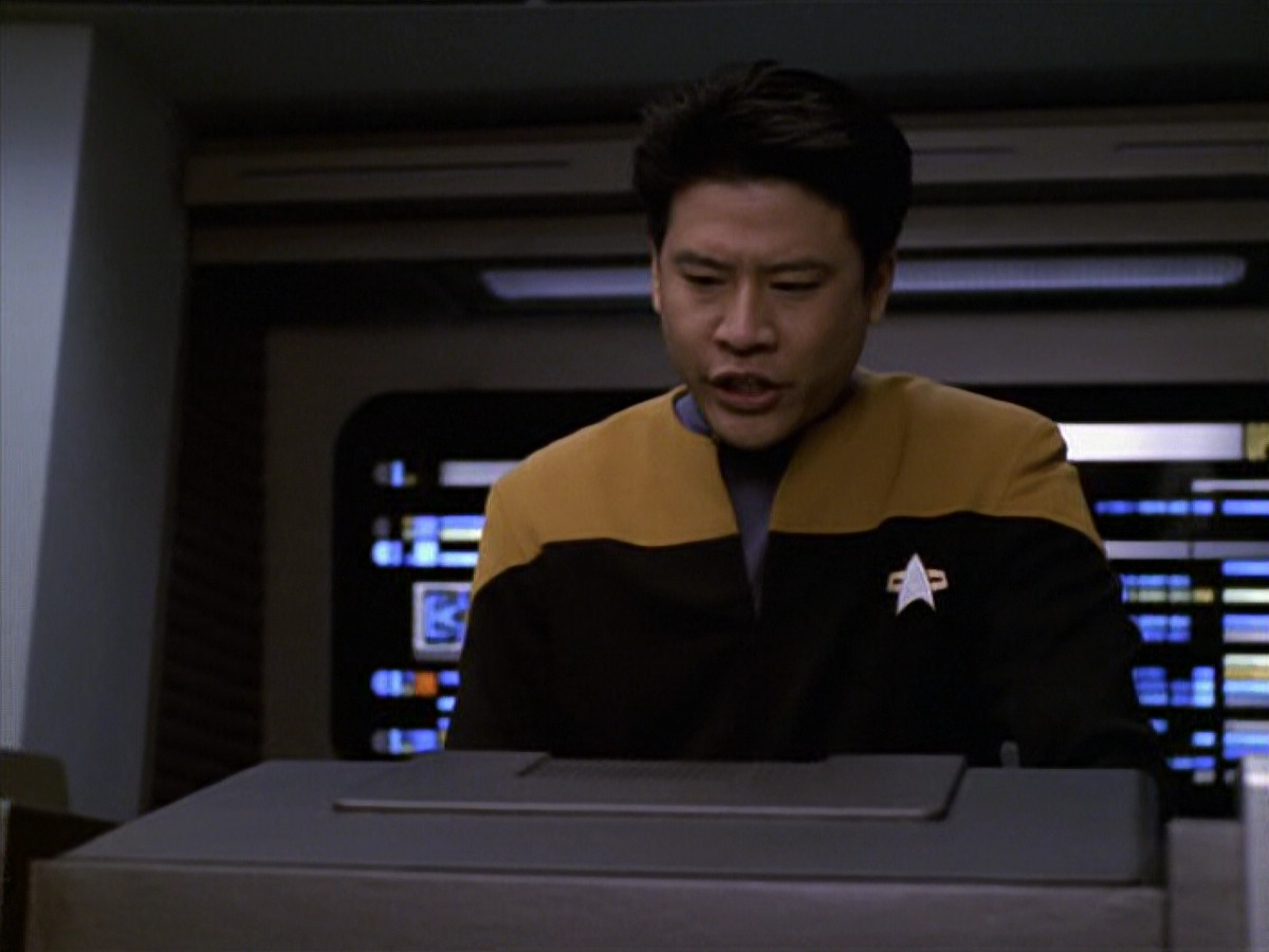 extant_StarTrek_VOY_6x11-FairHaven_03100.jpg