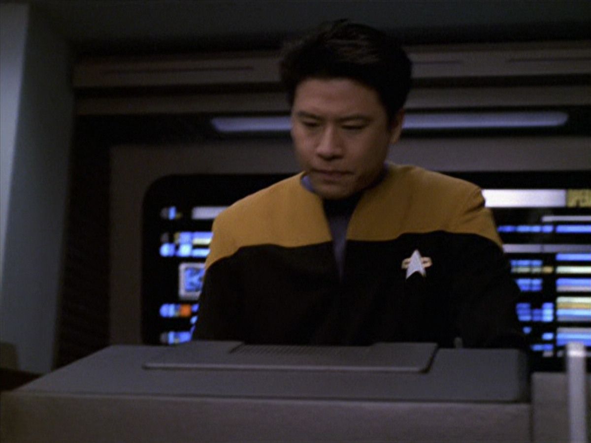 extant_StarTrek_VOY_6x11-FairHaven_03101.jpg