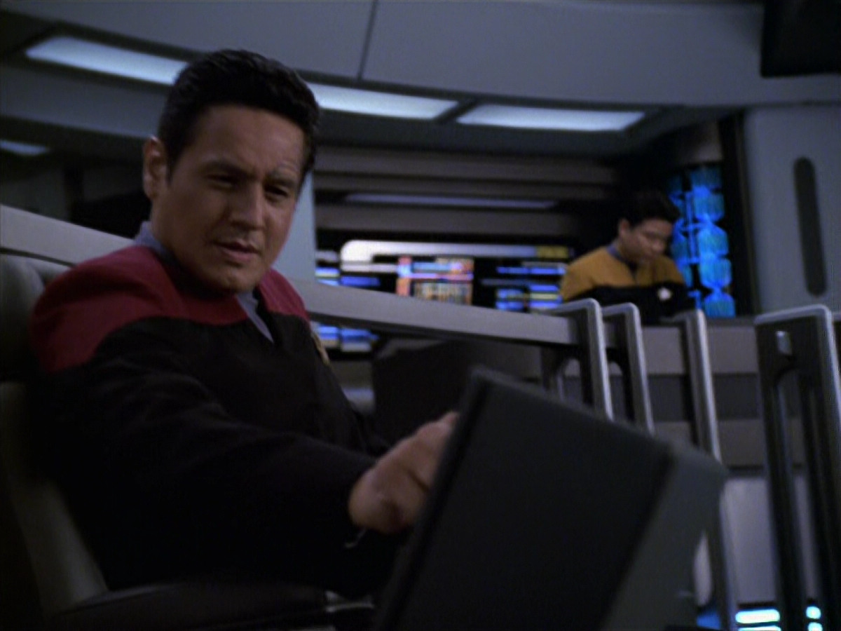 extant_StarTrek_VOY_6x11-FairHaven_03104.jpg
