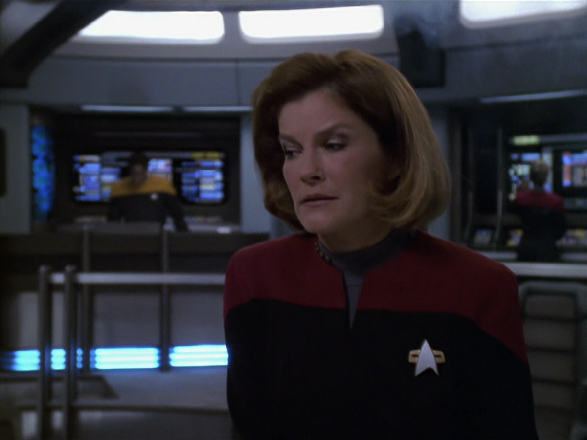 extant_StarTrek_VOY_6x11-FairHaven_03107.jpg