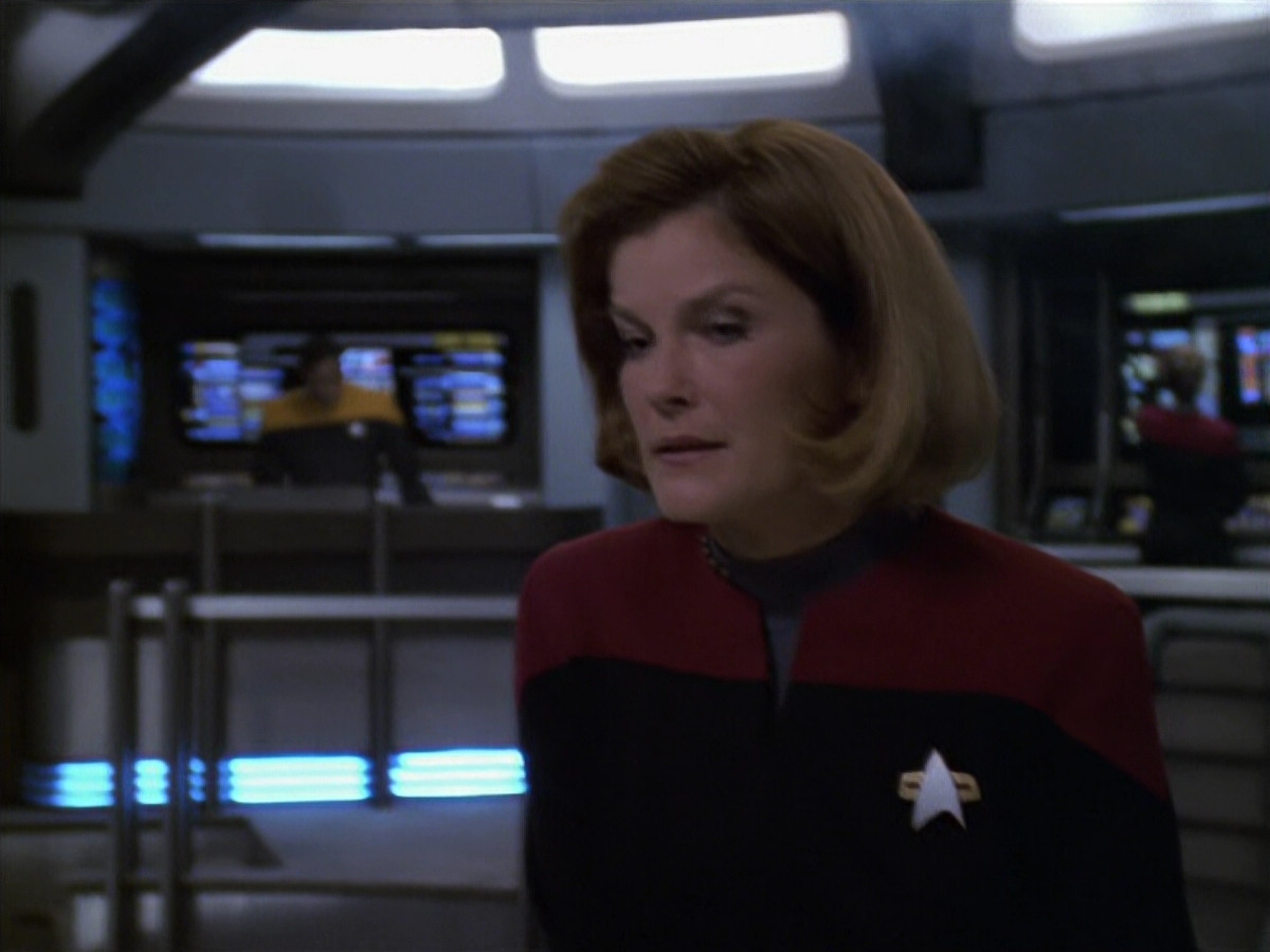 extant_StarTrek_VOY_6x11-FairHaven_03108.jpg