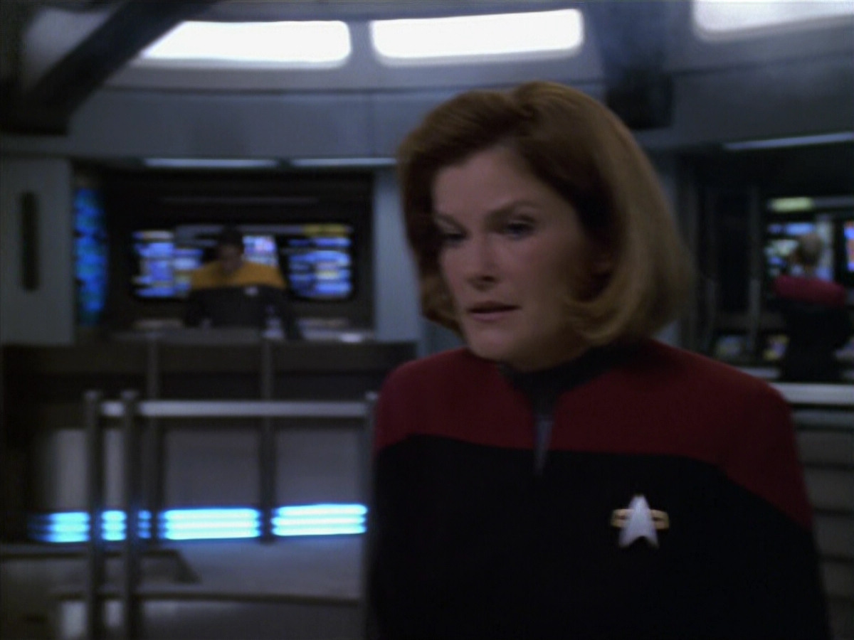 extant_StarTrek_VOY_6x11-FairHaven_03109.jpg