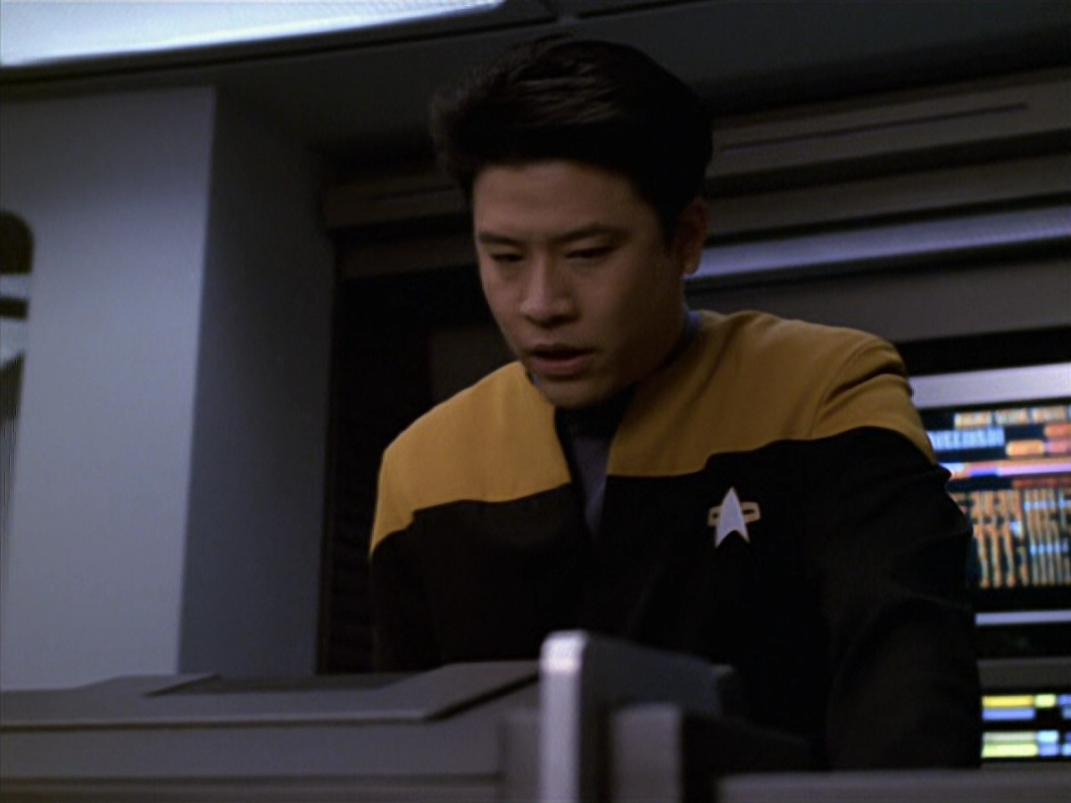 extant_StarTrek_VOY_6x11-FairHaven_03116.jpg