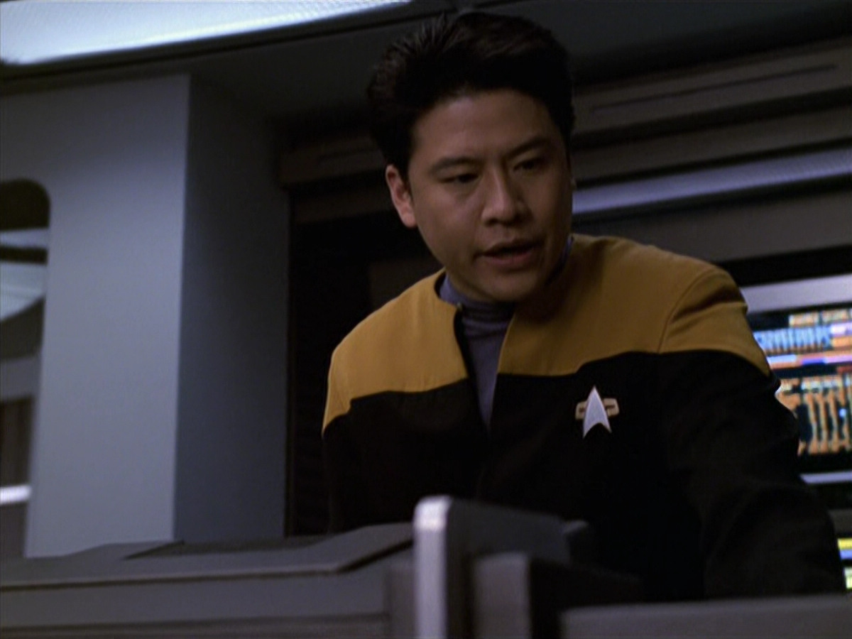 extant_StarTrek_VOY_6x11-FairHaven_03119.jpg