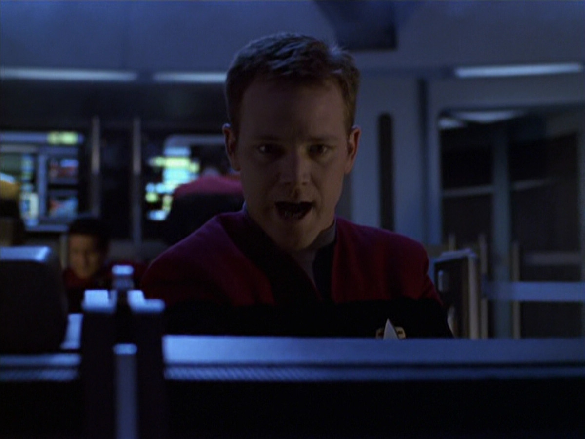 extant_StarTrek_VOY_6x11-FairHaven_03134.jpg
