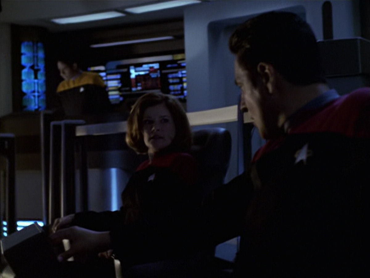 extant_StarTrek_VOY_6x11-FairHaven_03146.jpg