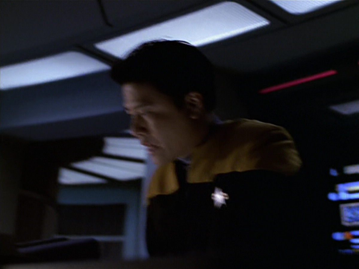 extant_StarTrek_VOY_6x11-FairHaven_03165.jpg