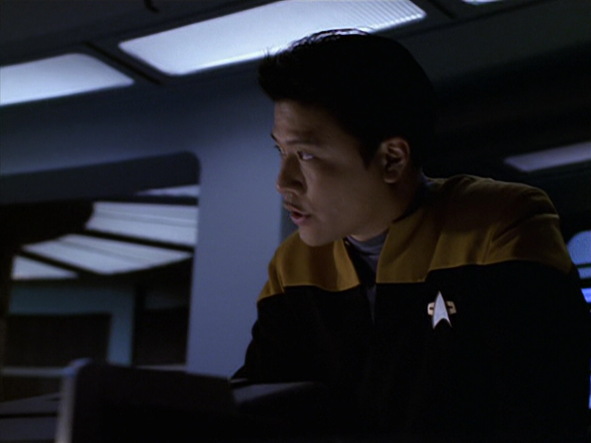 extant_StarTrek_VOY_6x11-FairHaven_03169.jpg