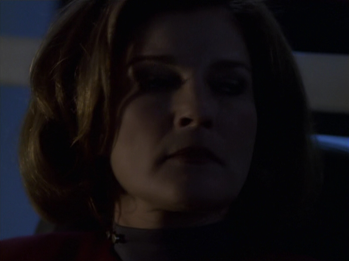 extant_StarTrek_VOY_6x11-FairHaven_03174.jpg