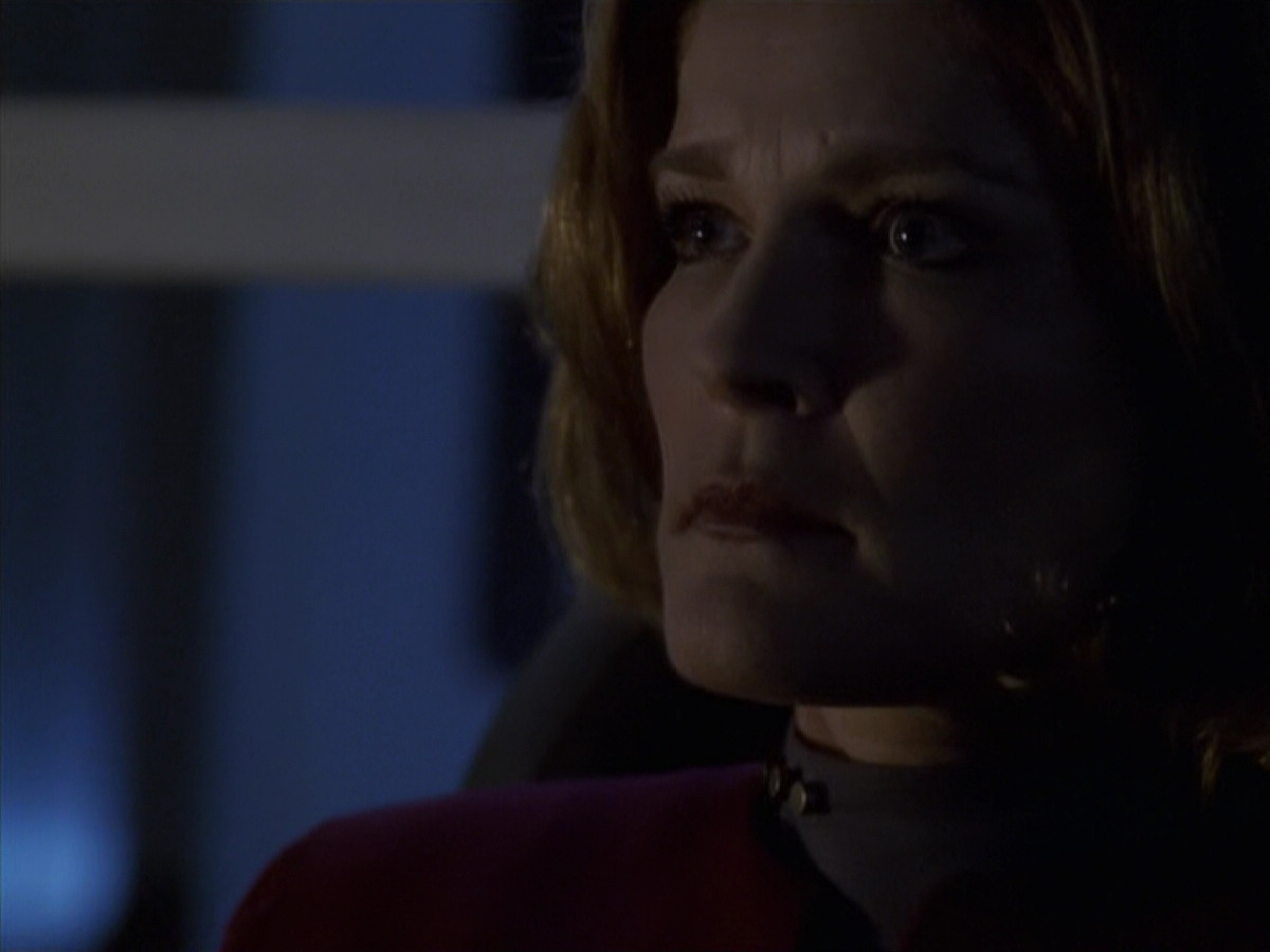 extant_StarTrek_VOY_6x11-FairHaven_03175.jpg