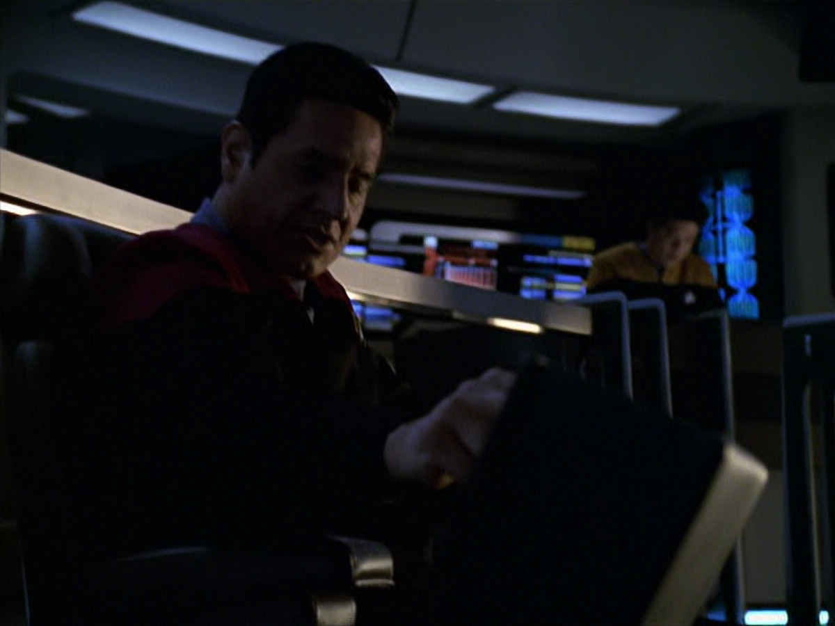 extant_StarTrek_VOY_6x11-FairHaven_03181.jpg