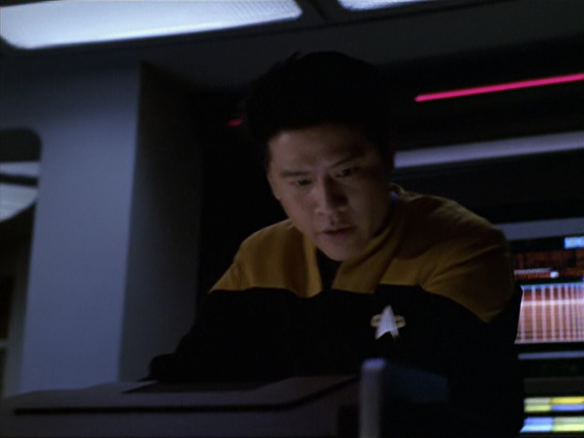 extant_StarTrek_VOY_6x11-FairHaven_03186.jpg