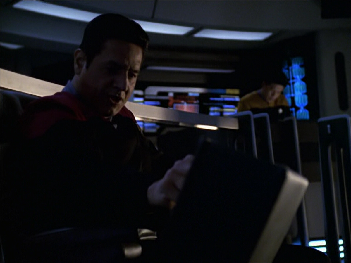 extant_StarTrek_VOY_6x11-FairHaven_03189.jpg