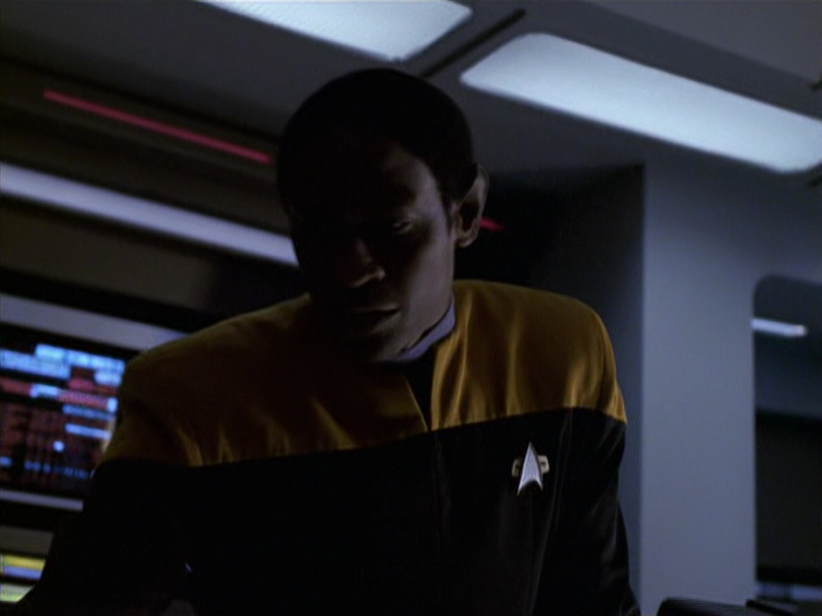 extant_StarTrek_VOY_6x11-FairHaven_03213.jpg