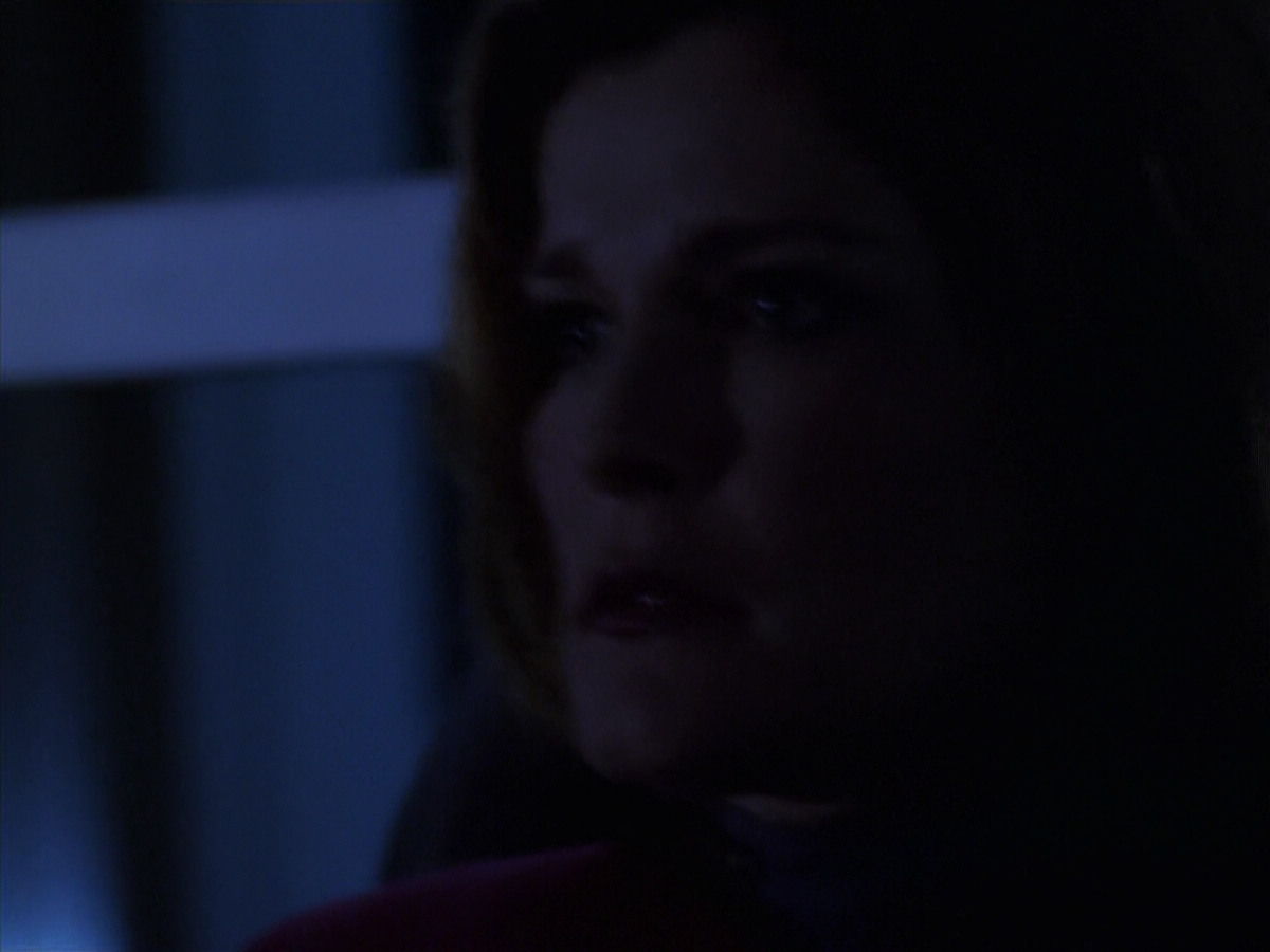 extant_StarTrek_VOY_6x11-FairHaven_03232.jpg