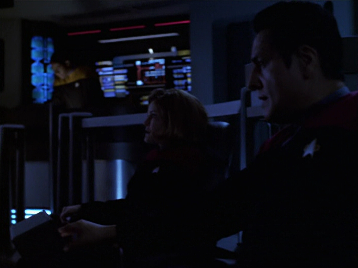 extant_StarTrek_VOY_6x11-FairHaven_03237.jpg