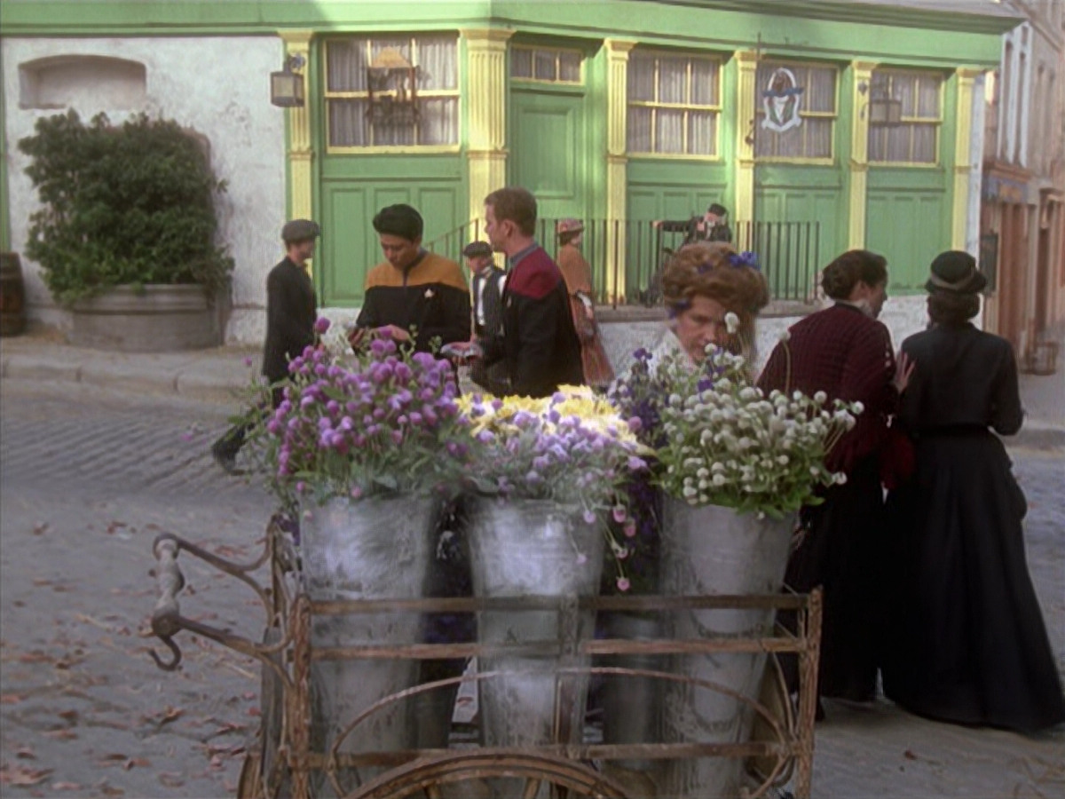 extant_StarTrek_VOY_6x11-FairHaven_03283.jpg