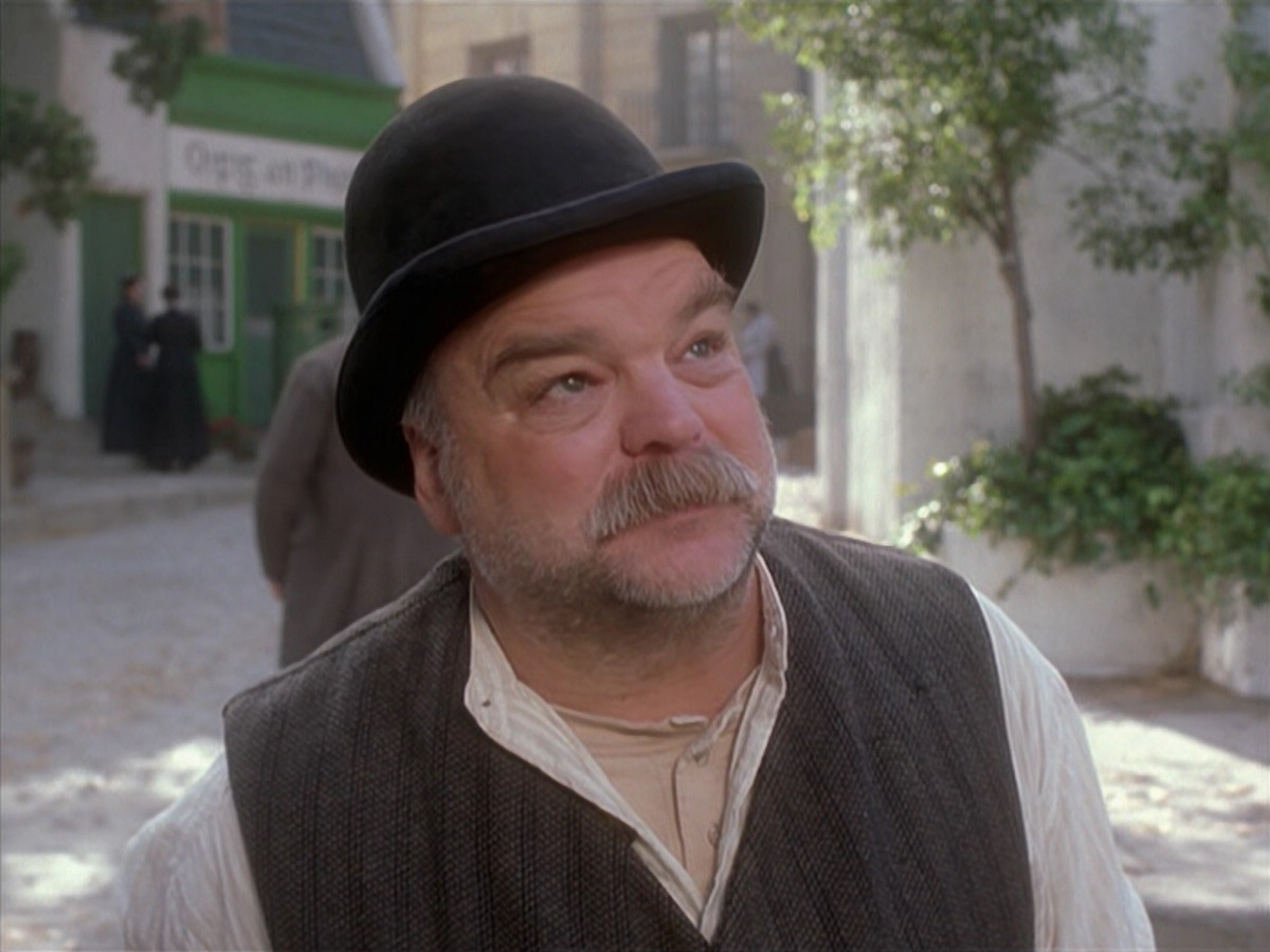 extant_StarTrek_VOY_6x11-FairHaven_03294.jpg