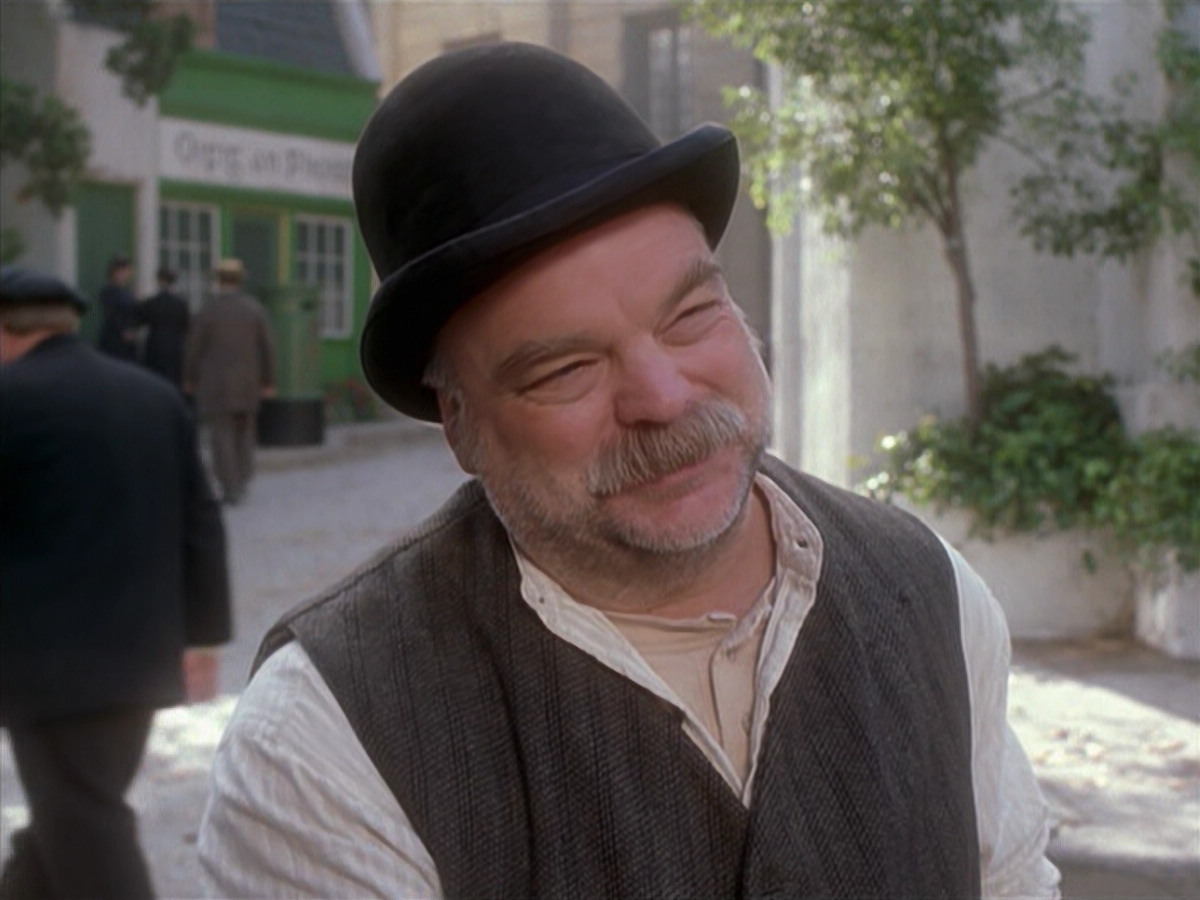 extant_StarTrek_VOY_6x11-FairHaven_03306.jpg