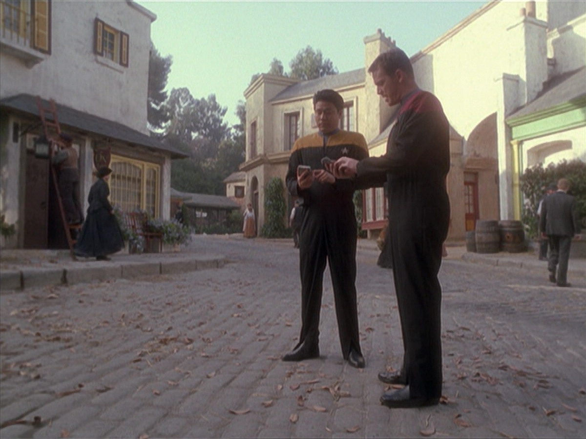 extant_StarTrek_VOY_6x11-FairHaven_03317.jpg
