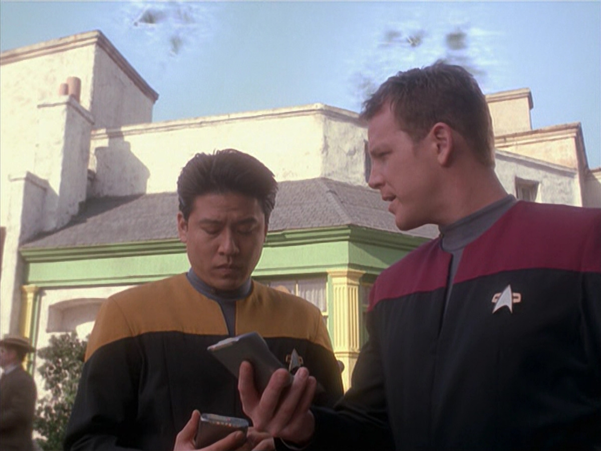 extant_StarTrek_VOY_6x11-FairHaven_03318.jpg
