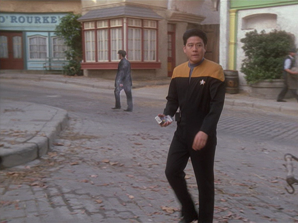 extant_StarTrek_VOY_6x11-FairHaven_03329.jpg