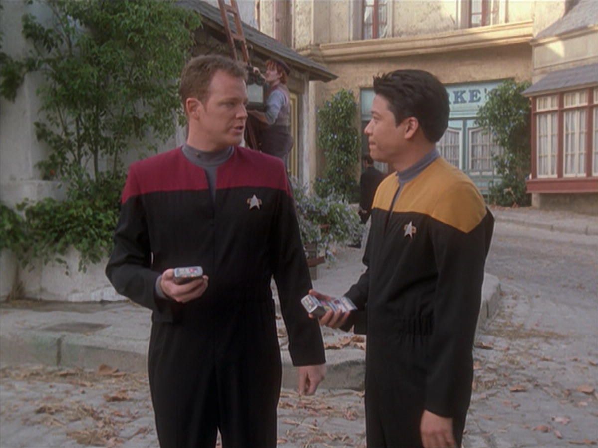 extant_StarTrek_VOY_6x11-FairHaven_03334.jpg
