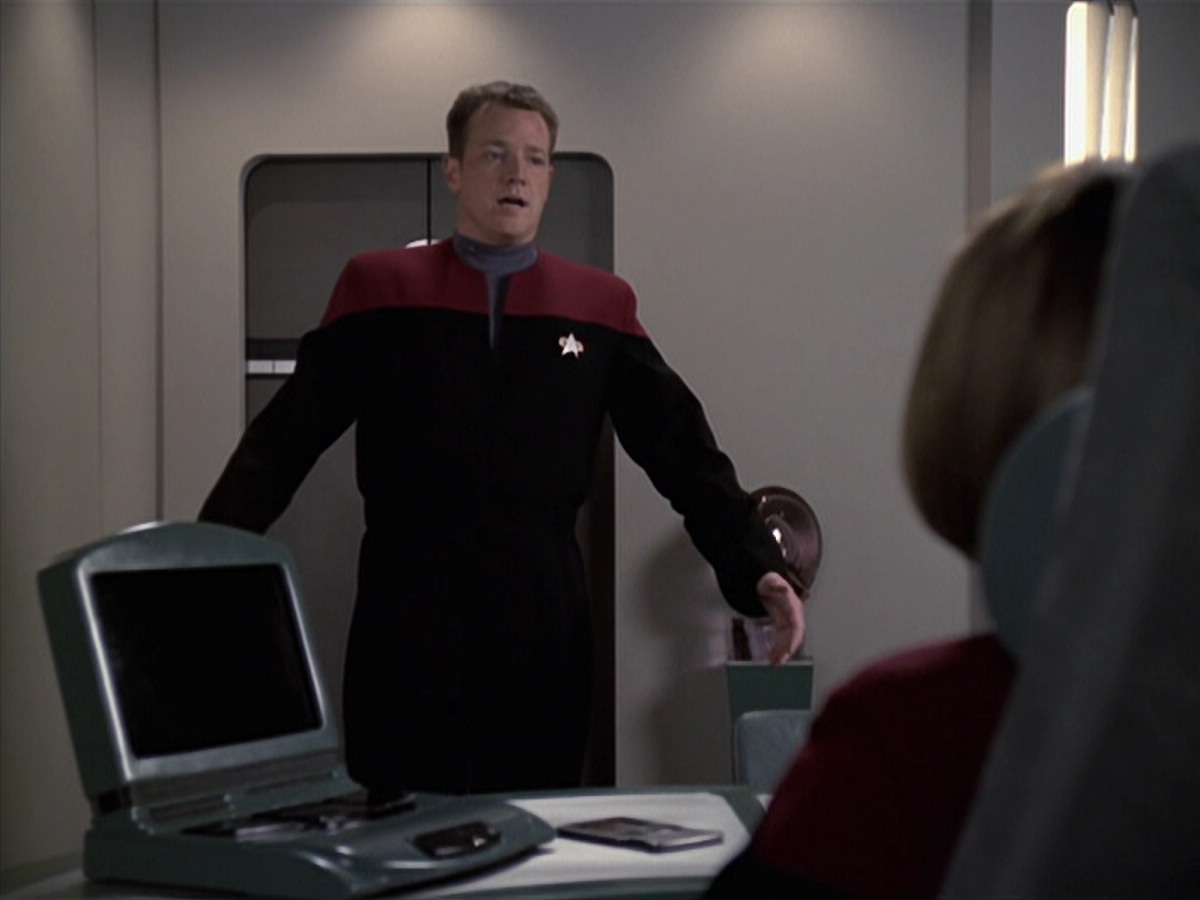 extant_StarTrek_VOY_6x11-FairHaven_03347.jpg