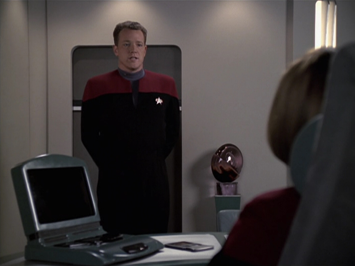 extant_StarTrek_VOY_6x11-FairHaven_03348.jpg