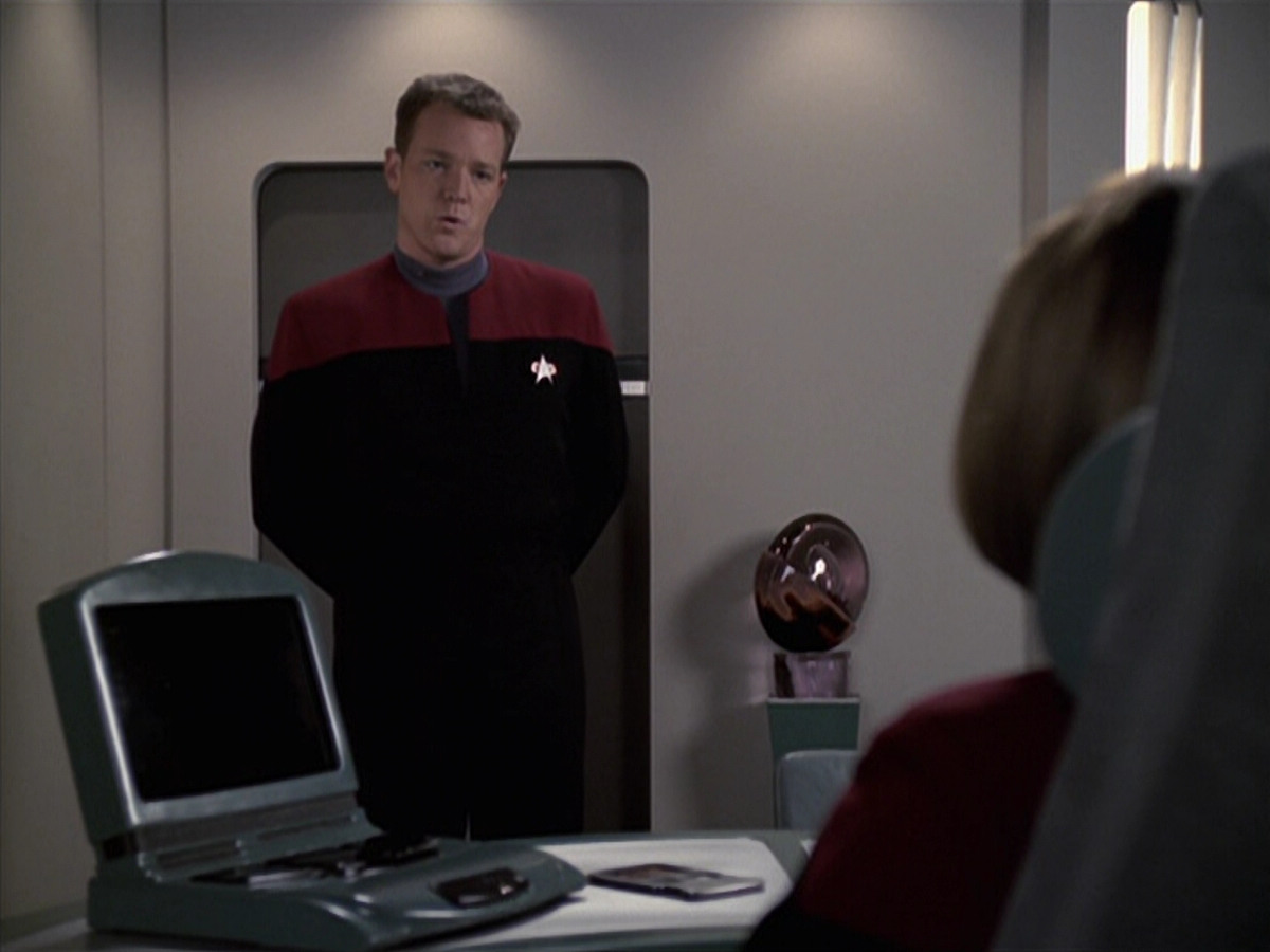 extant_StarTrek_VOY_6x11-FairHaven_03349.jpg